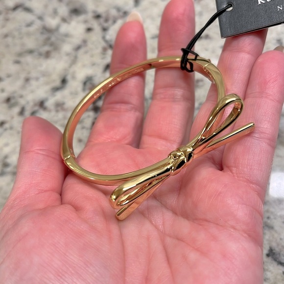 Kate Spade Hinged Goldtone Bow Bangle NWT - Picture 4 of 8